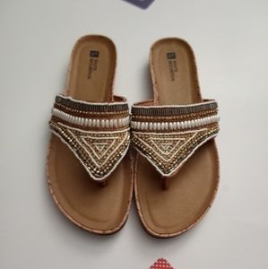 White mountain sandals, size 9M.